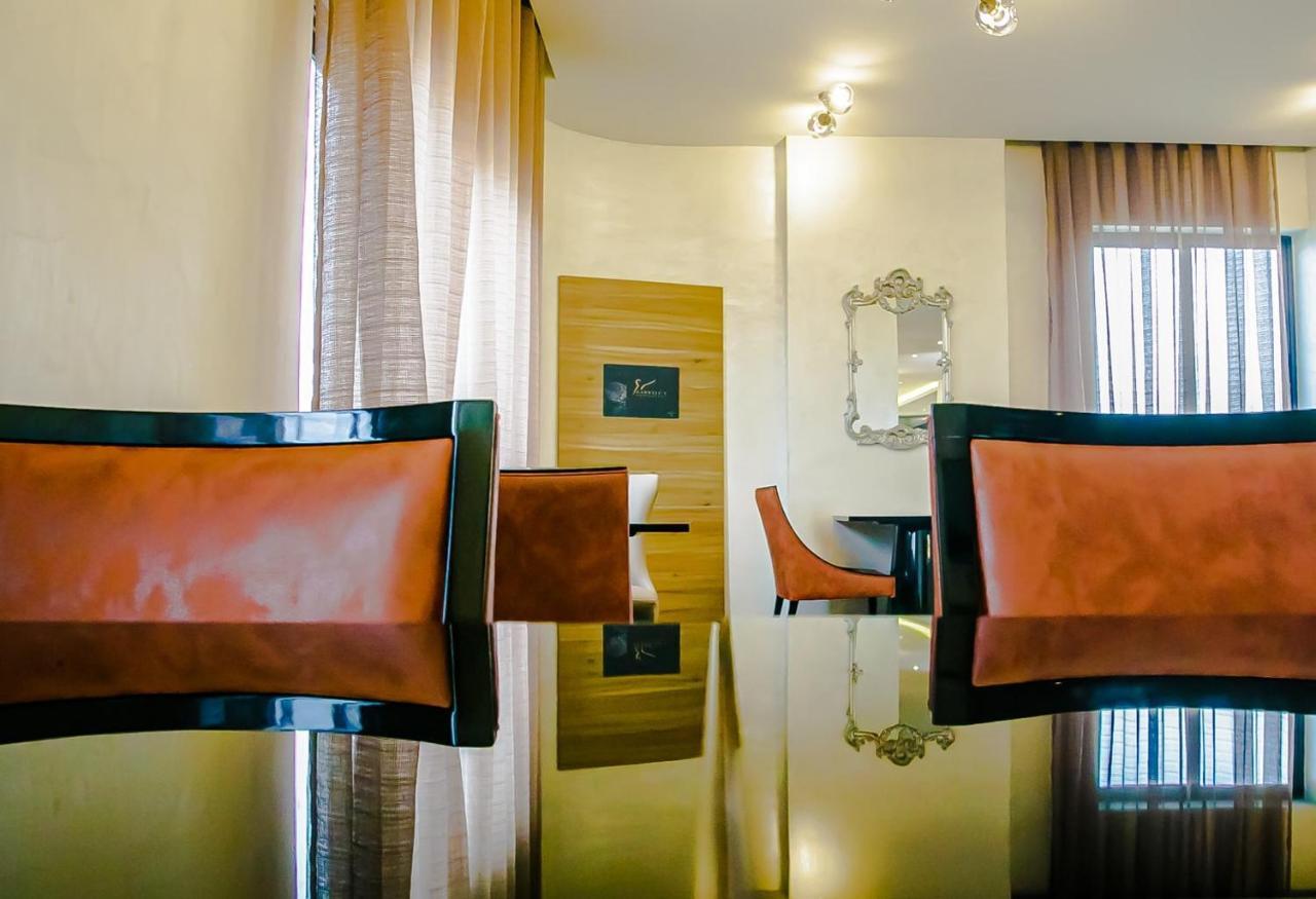 Royal Residences By Design Union Aliayabiagba المظهر الخارجي الصورة